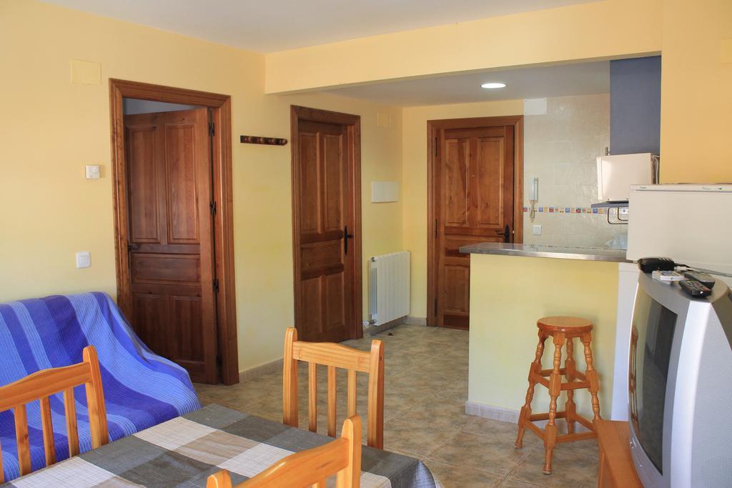 Apartamentos Turisticos Rosario Camarena de la Sierra Zimmer foto