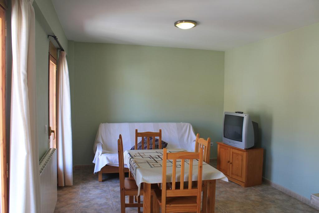 Apartamentos Turisticos Rosario Camarena de la Sierra Zimmer foto